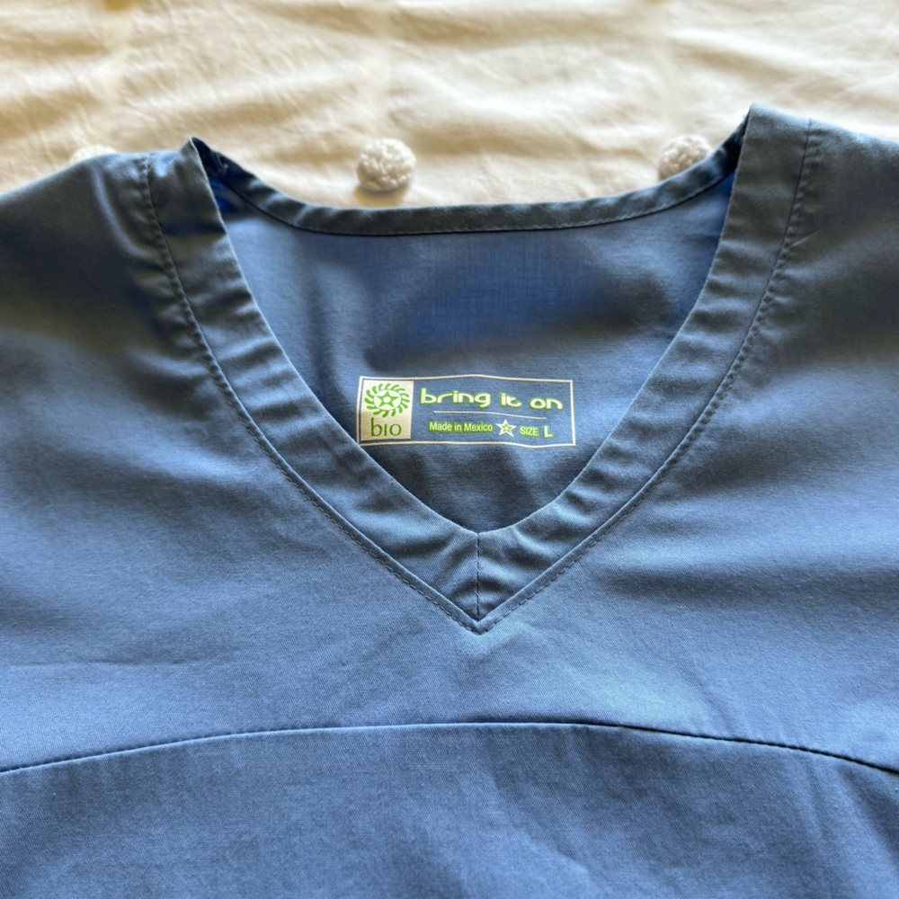 LIGHT BLUE SCRUB TOP